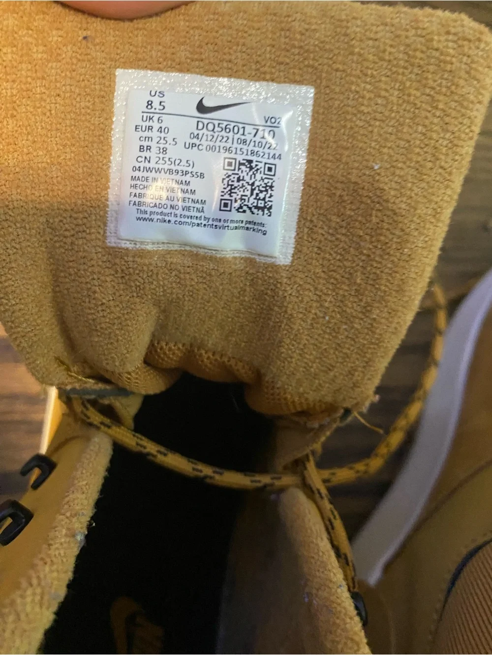 Nike Wheat/White High-Top Hiking Sneaker Boot